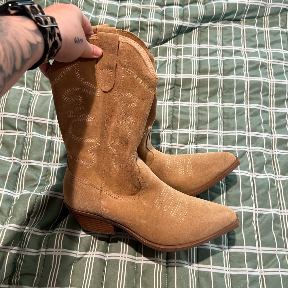Tan Western-Style Women's Boots
